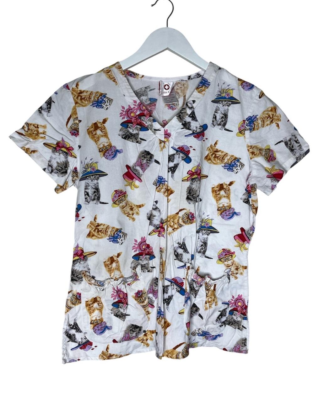 WHITE CROSS Nostalgic Cat Print Cotton V-Neck Scrub Top Pockets Medium